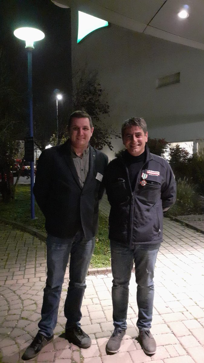 udsp37's tweet photo. Bravo à notre vice-président en charge du social @StphanePHILIPP3 et délégué de l' @OdpPompiers ❤ au niveau départemental qui reçoit la Médaille de l'ODP échelon argent 🎖des mains de @Brunner33510,  vice-président de l'#ODP, pour son #engagement.
#touraine #pompiers https://t.co/frnScYkZuc