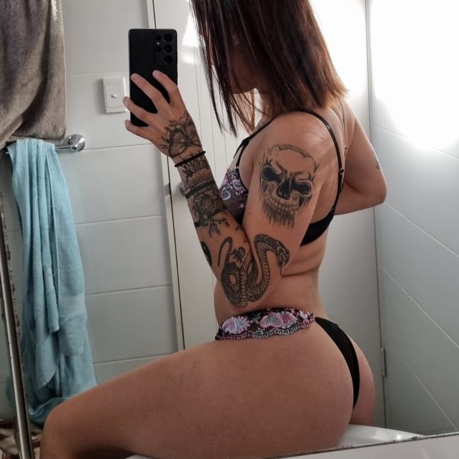 SkyeSupremeOF18's tweet photo. @AlexaKush1 @belleamora1 I would love to pound you https://t.co/CTiItWU69U