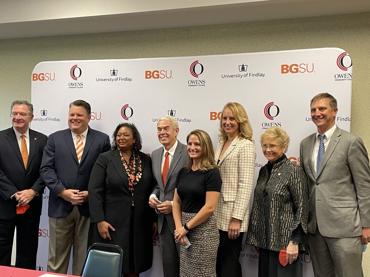 FindlayHancock's tweet photo. Today @bgsu @ufindlay and @OwensCC announced the Center for Adv Mfg and Logistics located in #Findlay. The Center is a result of the collaborative culture known as the #FindlayFormula. @JobsOhio @OhioDevelopment @CityOfFindlay https://t.co/3VyppMt57B