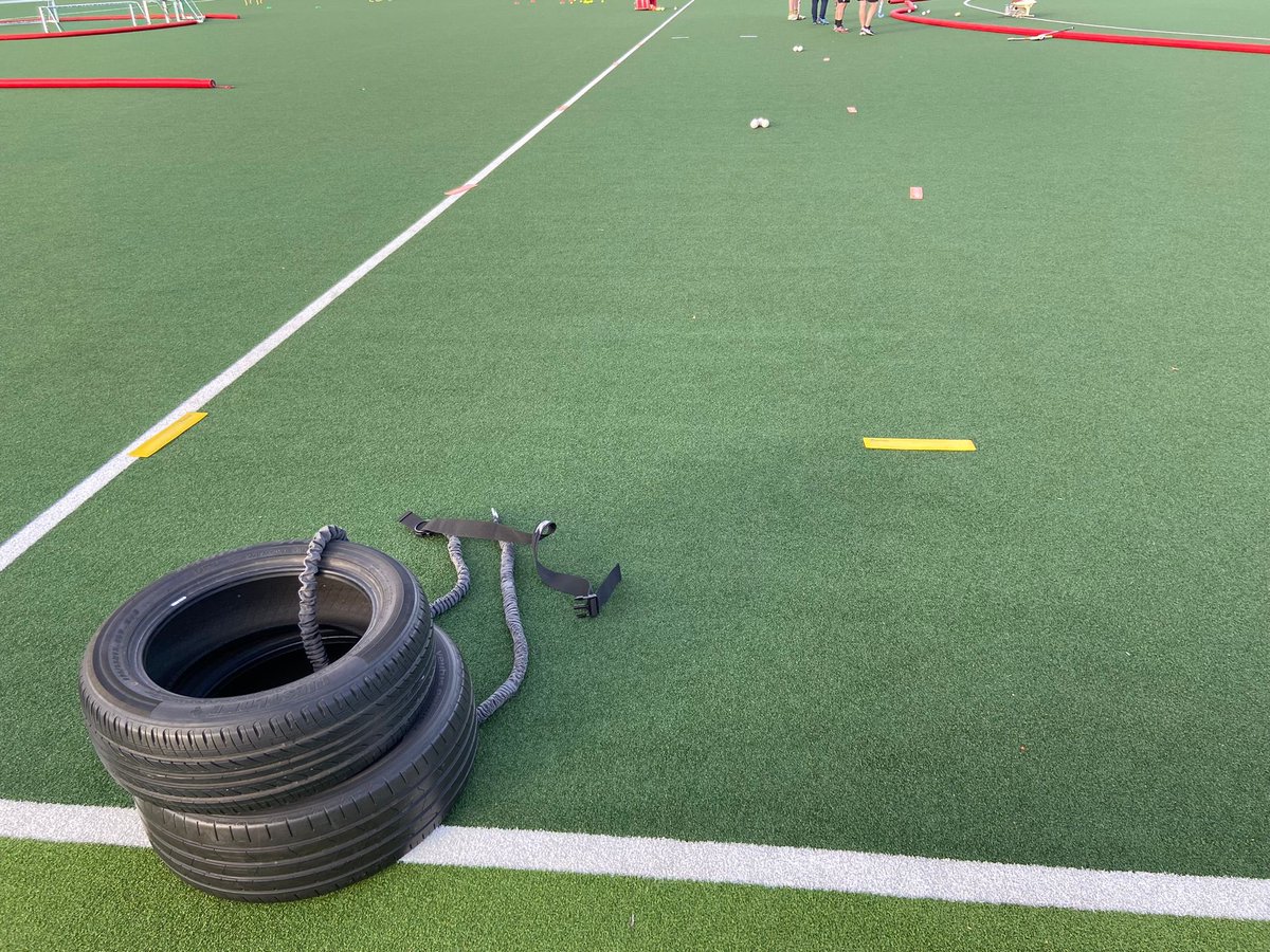 nextlevelgka's tweet photo. Some of the drills set up awaiting our goalkeepers arrival. 🏑
We can see: 
Double Shot
Mini Kick n Slide
Bungee Cord to help strength and balance
Warm Up fun drills

I wonder what this week will bring 🤔

(Pt 1/2) https://t.co/wJfFcFbcEa