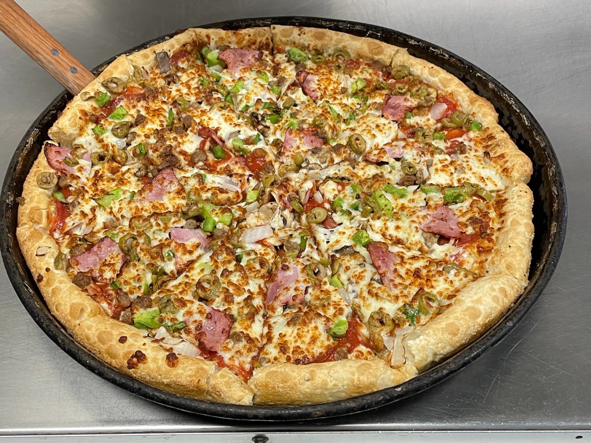 BGMisterBs's tweet image. #FreePizzaFriday Hit the RT button for your chance to win a free large one-topping from Mister B’s! Must follow to win! 🍕🍕
