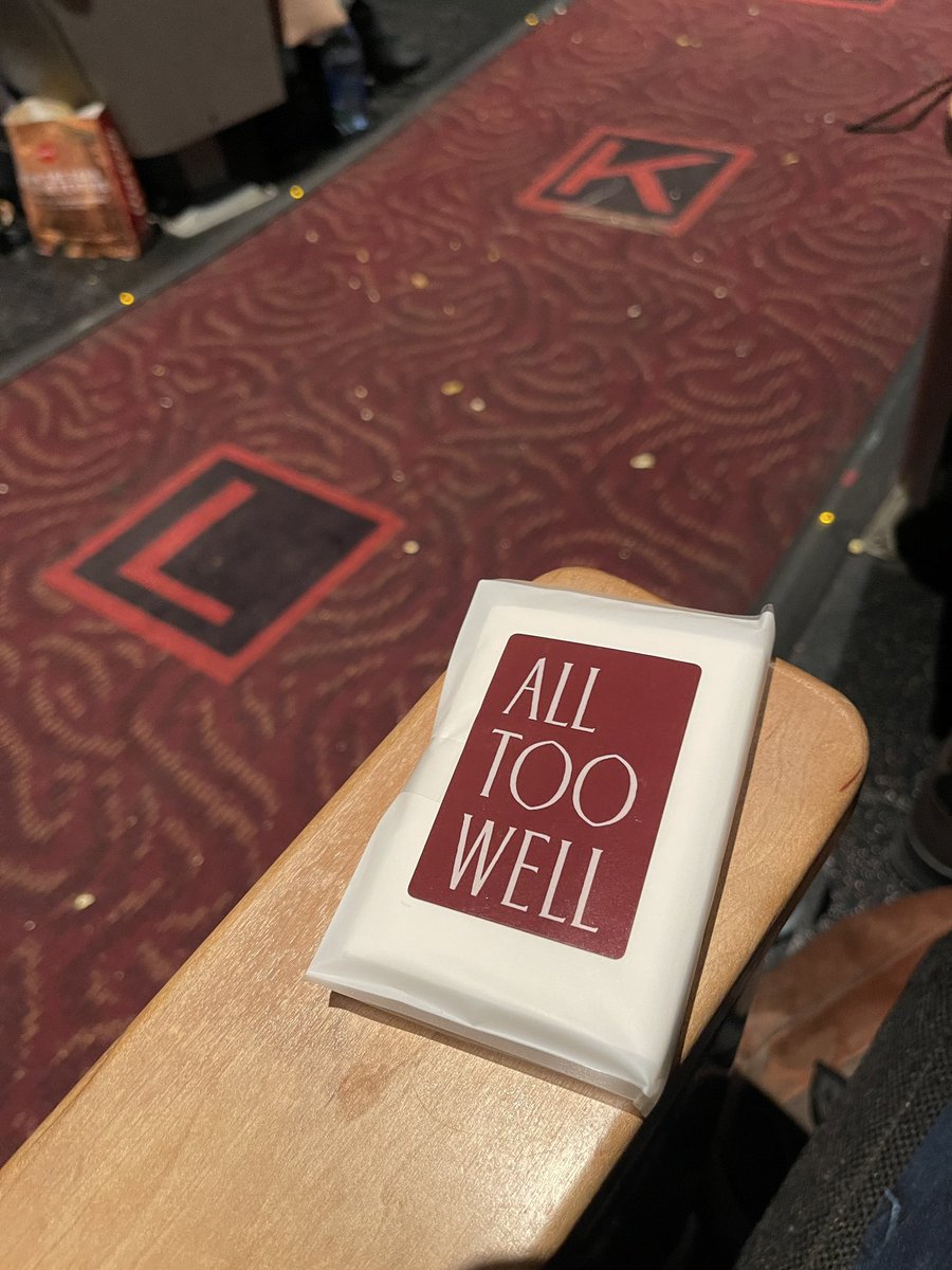 PopCrave's tweet photo. Taylor Swift is giving out a pack of tissues to audience members at the #AllTooWell short film premiere.

📸: @RaminSetoodeh https://t.co/kIb1jeFrsI