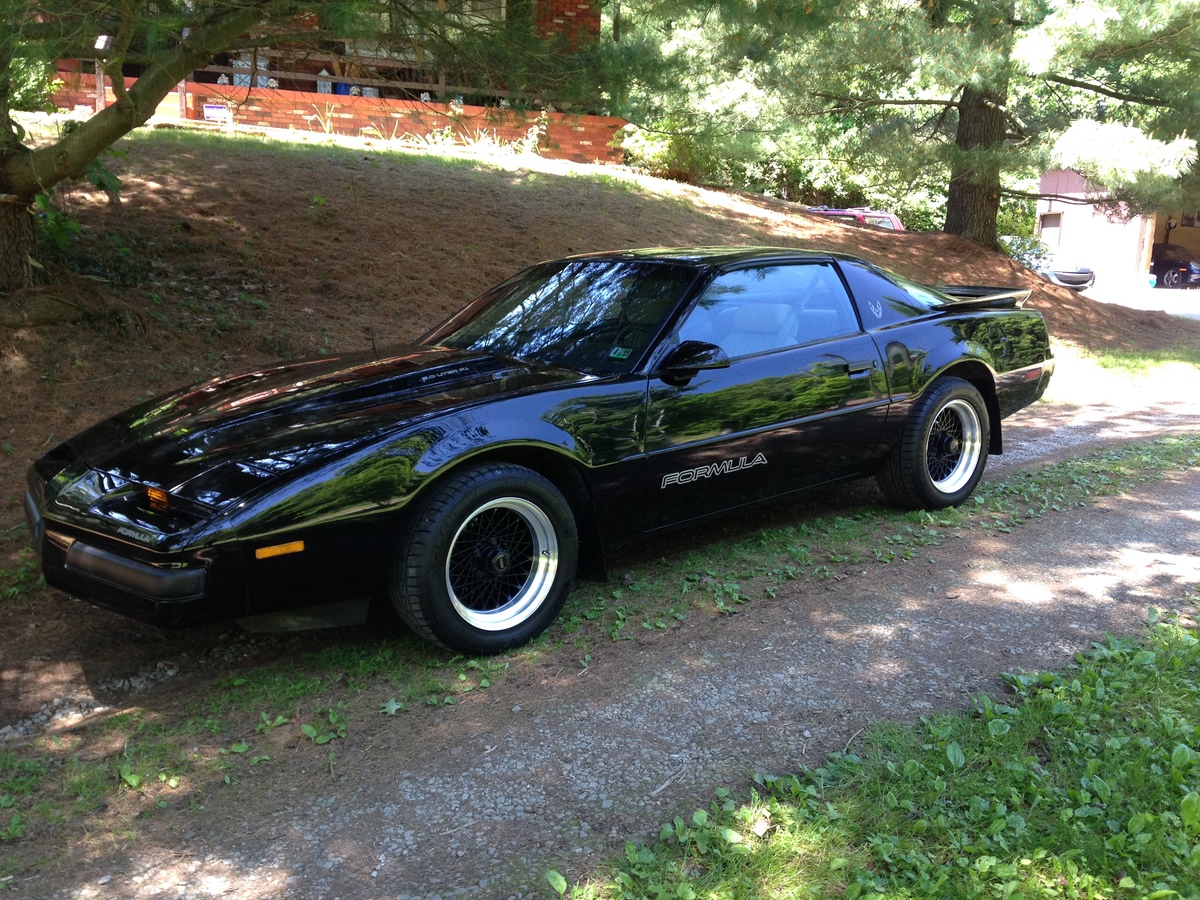 ForeverPontiac's tweet photo. You've worked hard enough this week, join us for a little #Pontiac This OR That! Take in some fantastic #Pontiacs, go to: https://t.co/NHXgeIoxX5

#foreverpontiac #Pontiaconly #Pontiacpower #Pontiacfirebird #firebird #firebirdformula #car #automotive #automobile #vehicle #carshow https://t.co/PnNOMqHRer
