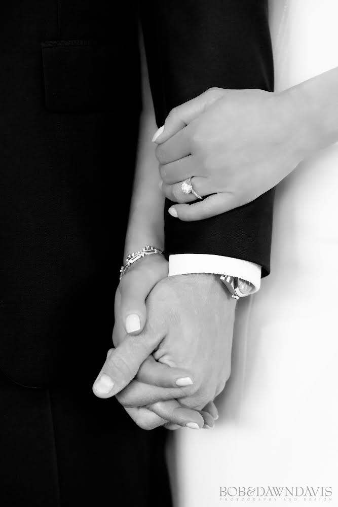 bobanddawn's tweet photo. You don’t even have to see their faces to know how much this couple is in love!
Photography: @bobanddawndavis #bobanddawndavisphotography
Event Planner: @greateventschicago
Gown: @verawangbride 
Tux: @TrunkClub @NordstromMen 
Dresser: @theweddingdresser https://t.co/ZpLNTlLhwF