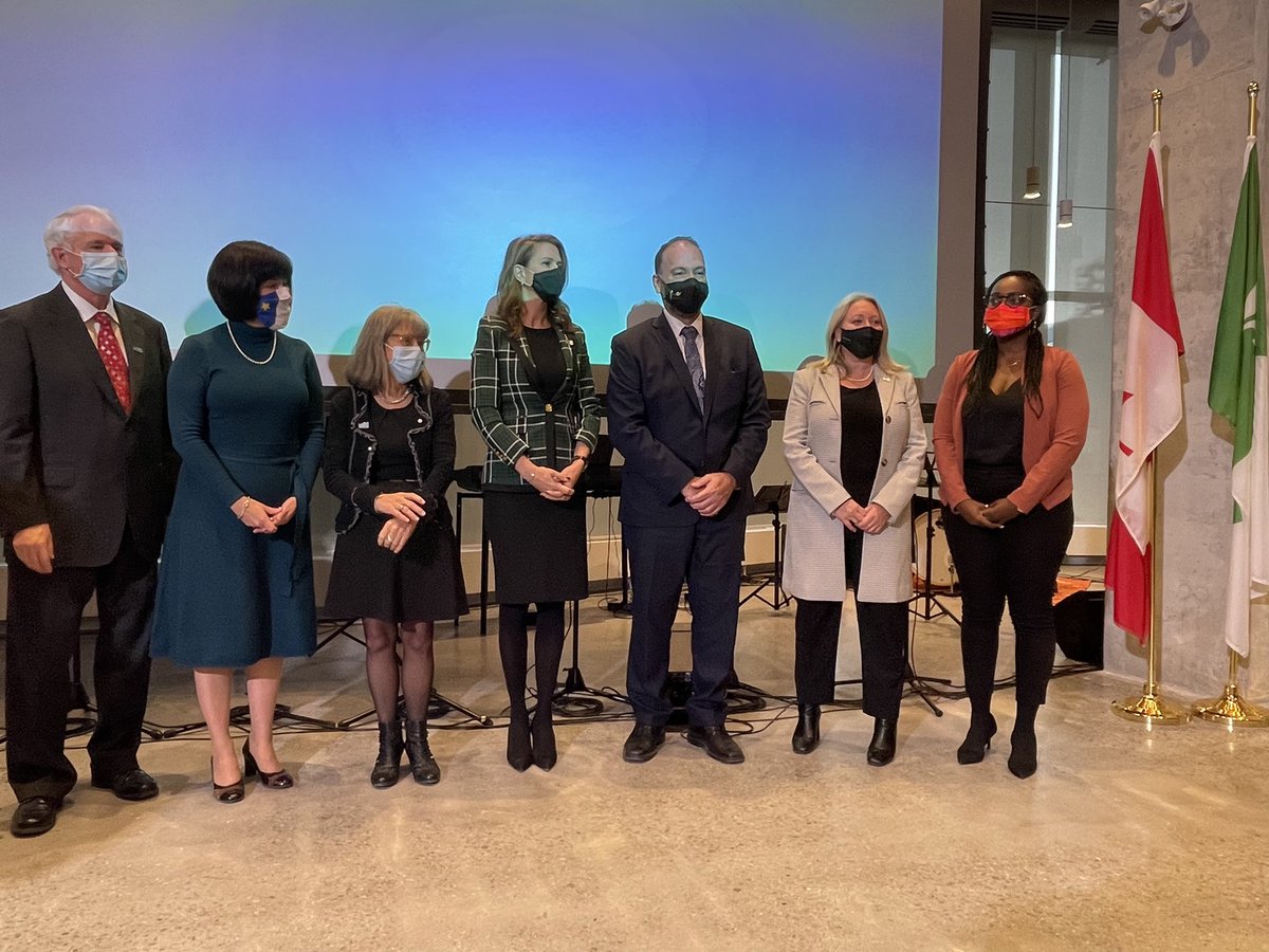 KayabagaArielle's tweet photo. Heureuse de participer à l'ouverture officielle de @universiteON, un établissement d'enseignement postsecondaire pour/par les franco-ontariens ac l'Hon. @GinettePT, l'Hon. @MonaFortier, la min. @C_Mulroney &amp;la min @JillDunlop1. Étape importante pour notre communauté du sud-ouest https://t.co/3qxskzhvZP