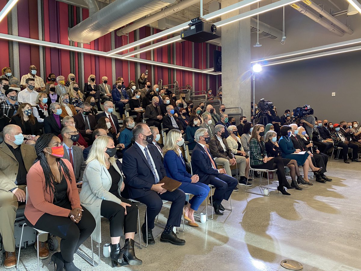 KayabagaArielle's tweet photo. Heureuse de participer à l'ouverture officielle de @universiteON, un établissement d'enseignement postsecondaire pour/par les franco-ontariens ac l'Hon. @GinettePT, l'Hon. @MonaFortier, la min. @C_Mulroney &amp;la min @JillDunlop1. Étape importante pour notre communauté du sud-ouest https://t.co/3qxskzhvZP