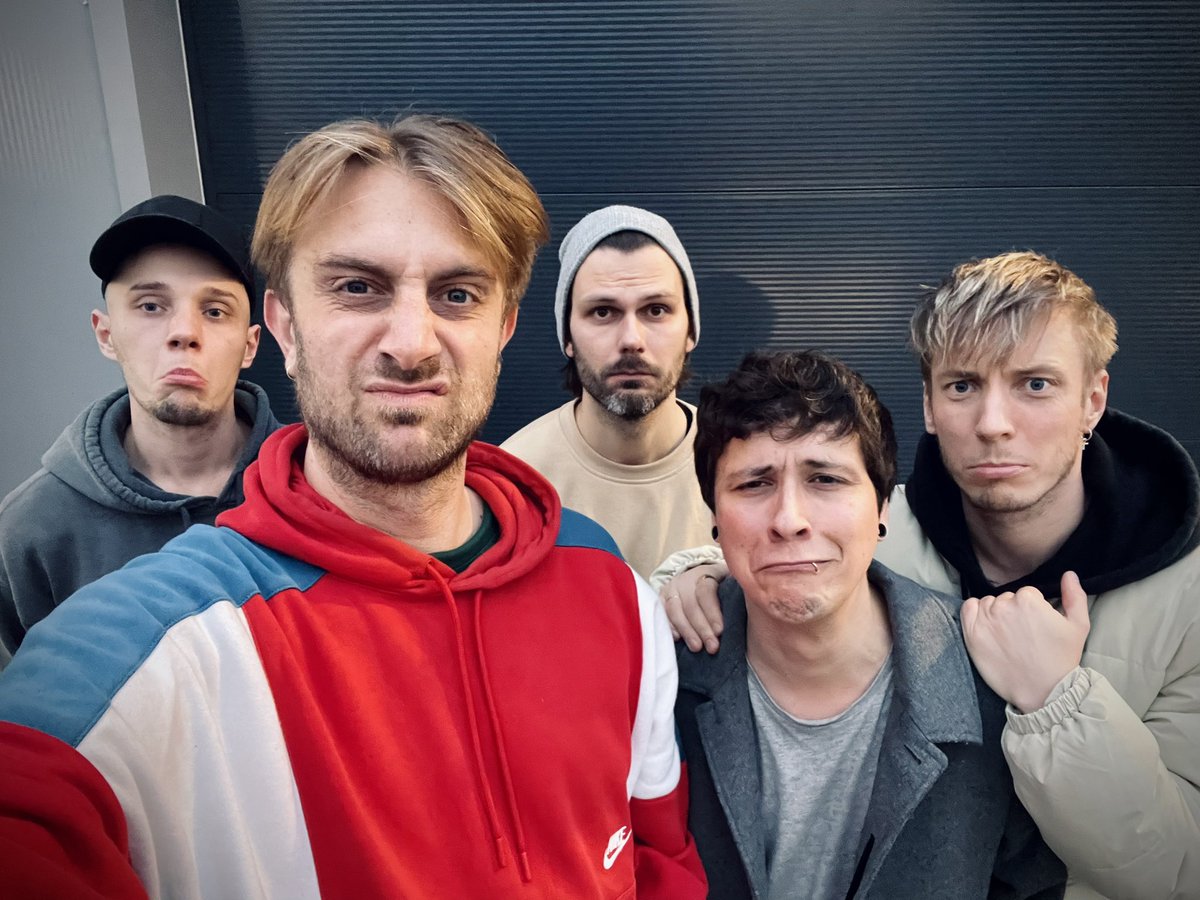 We hebben ons er een jaar op verheugd maar met de nieuwe coronamaatregelen kan onze reünie niet doorgaan op 20 en 21 november. Een enorme teleurstelling. 

We kijken nu naar nieuwe data en komen zsm met een update. Kaarten blijven geldig. Houd moed! ❤️