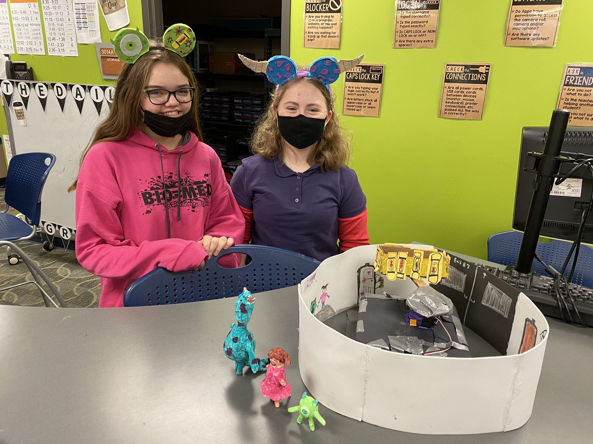 IT_with_HD's tweet photo. #ourbmsa 8th graders held our 2nd STEMinar gallery walk of the year. Here are more amazing #Disney robotics attractions with @microbit_edu and @birdbraintech robotics kits #oaisis https://t.co/gJYWm4eRGX