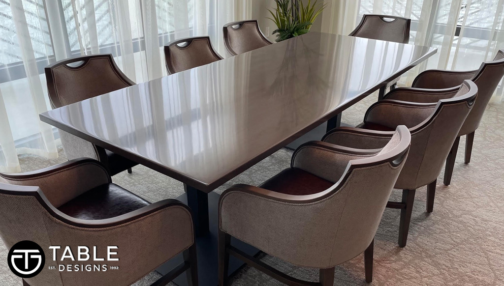 TableDesigns's tweet photo. This polished yet soothing Conference Room features our Handcrafted Walnut Veneer Self Edge Table Top with Custom Stain and 7700 Series Bases with Custom Bronze Powder Coat.
.
Furniture Solutions Group for @ericksonliving
.
#CustomTableTops #ConferenceRoomTable #TableDesigns https://t.co/Aywle7OoDi