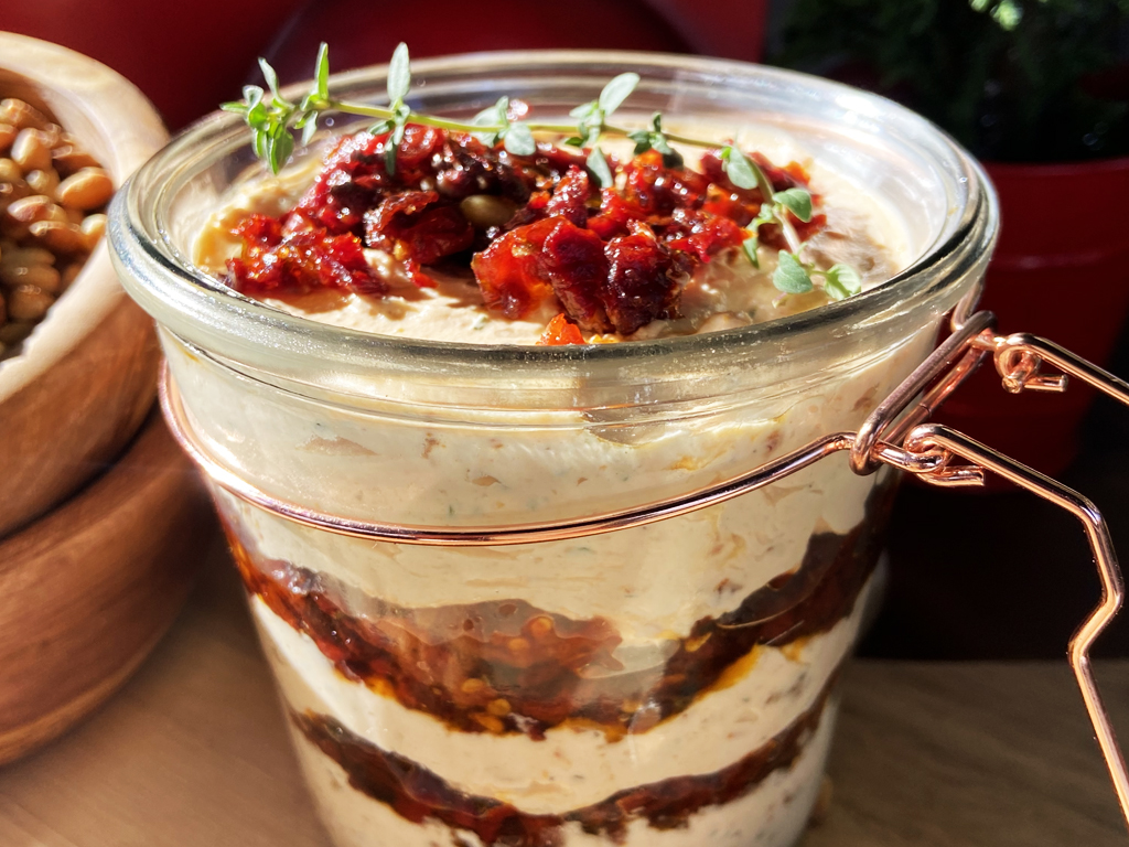 FoodStyleUncork's tweet photo. The Best Sundried Tomato Spread! #Recipe #BestAppetizers #BestSundriedTomatoSpread #easyrecipes 
Get the recipe @ https://t.co/QSwMqFuOFa https://t.co/OC7qah0bs5