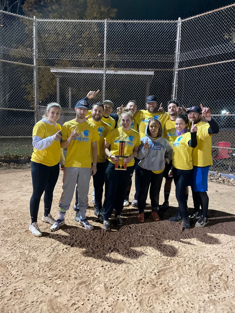 shorelinesocial's tweet photo. Congrats to our champions!!

#softball #connecticut #tuesdays #thursdays #coedsports #adultleagues #fallseason #shorelinesocialsports #besocial https://t.co/YN3vU14YWw