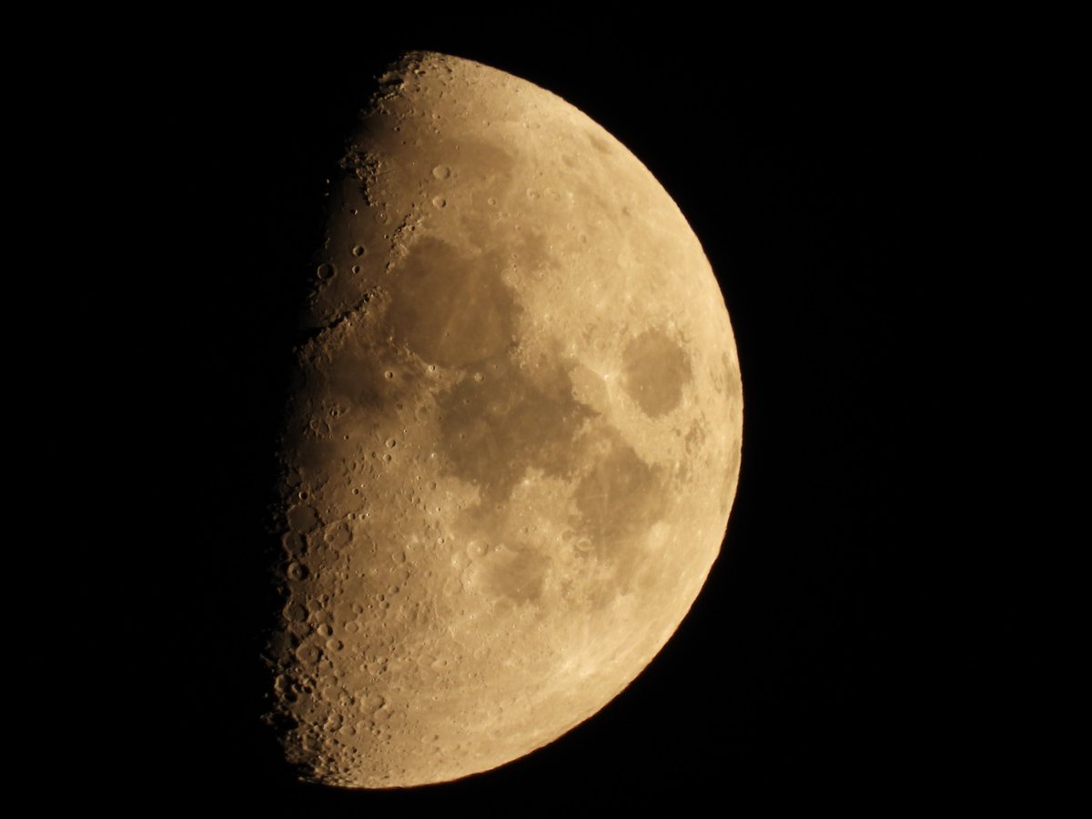 lakazel's tweet photo. Natürlich kommt #Mond! 😁Die #Mare sind umwerfend: Imbrium, Serenitatis,Frigoris, Vaporum. Norden: #Anaxagoras neben #Barrow und #Meton. Ich liebe die #JakobsMuschel 💖😉 https://t.co/Q1w2yNiRnp