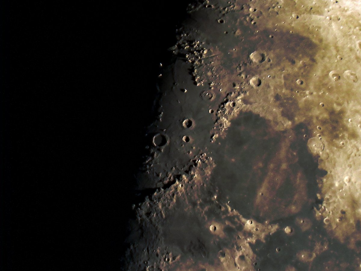 lakazel's tweet photo. Natürlich kommt #Mond! 😁Die #Mare sind umwerfend: Imbrium, Serenitatis,Frigoris, Vaporum. Norden: #Anaxagoras neben #Barrow und #Meton. Ich liebe die #JakobsMuschel 💖😉 https://t.co/Q1w2yNiRnp