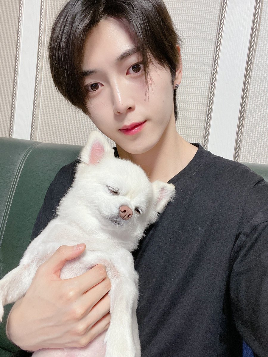 EllisDotDotDot's tweet photo. I miss you, Love. I hope you are happy and  healthy. Know we will always support you reach out a hand and we are here. 
#지성아_러브해
#lyOns_always_here_for_Love https://t.co/1ELq7SfUY6