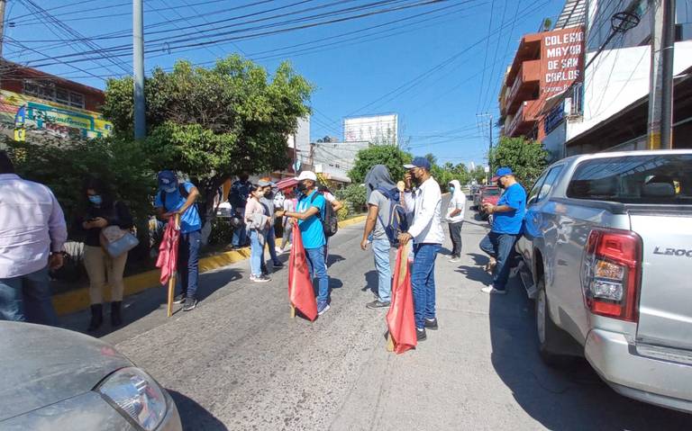 OskarArc3's tweet photo. Mala estrategia cuando los servidores públicos no son capaces de atender las problemáticas, manifestantes encuentran modus operandi para fregar a todos y las acciones.
Esa CETEG creo que otra vez van a comer #TORO
#Chilpancingo #De4T #SinSolución #Sinremedio
#FelizViernesATodos https://t.co/6Y94zFYYJq