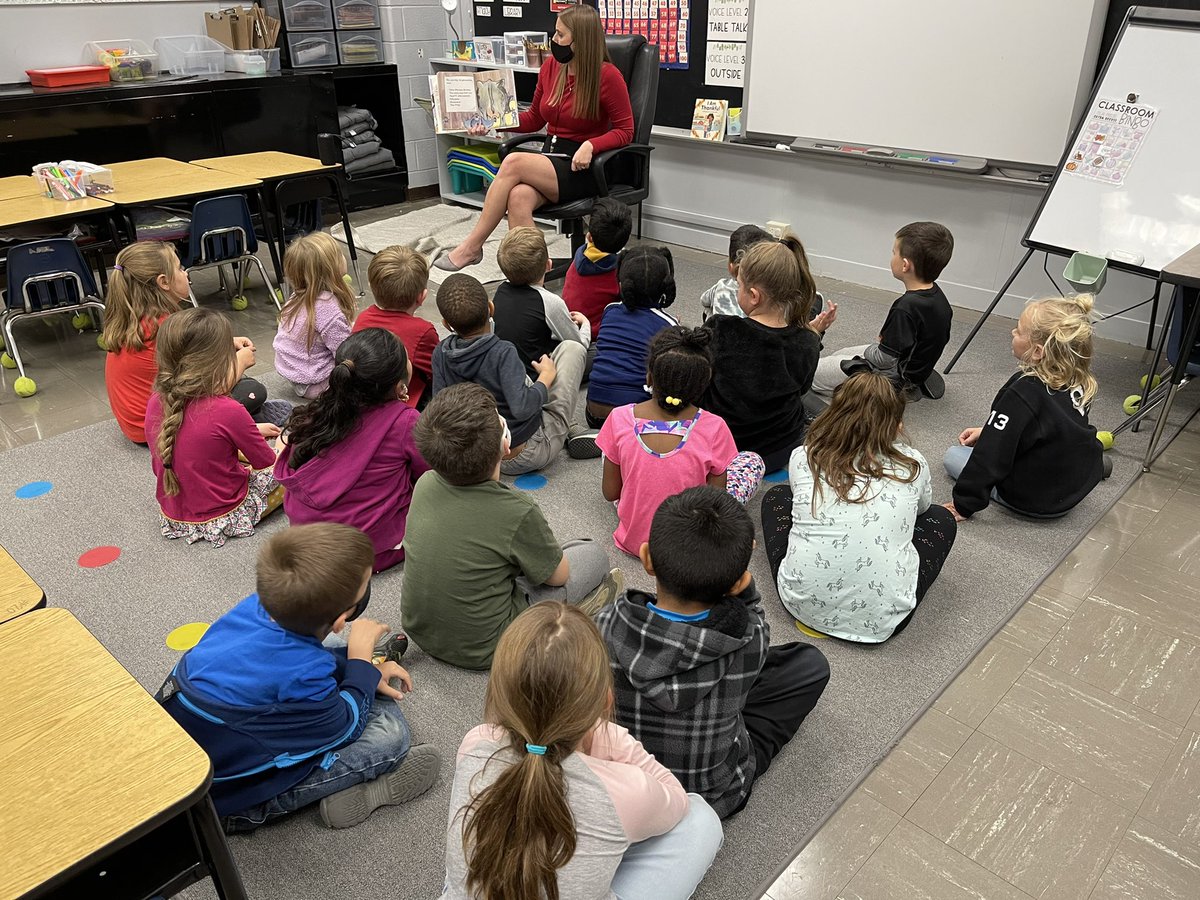 TechCoach513's tweet image. Another busy week @fcsdwest and @fcsdsouth! Kiddos creating with @Flipgrid, @googleearth, Google Jamboard and extending their learning with QR codes, @99mathgame, and Novel Effect. #edtech