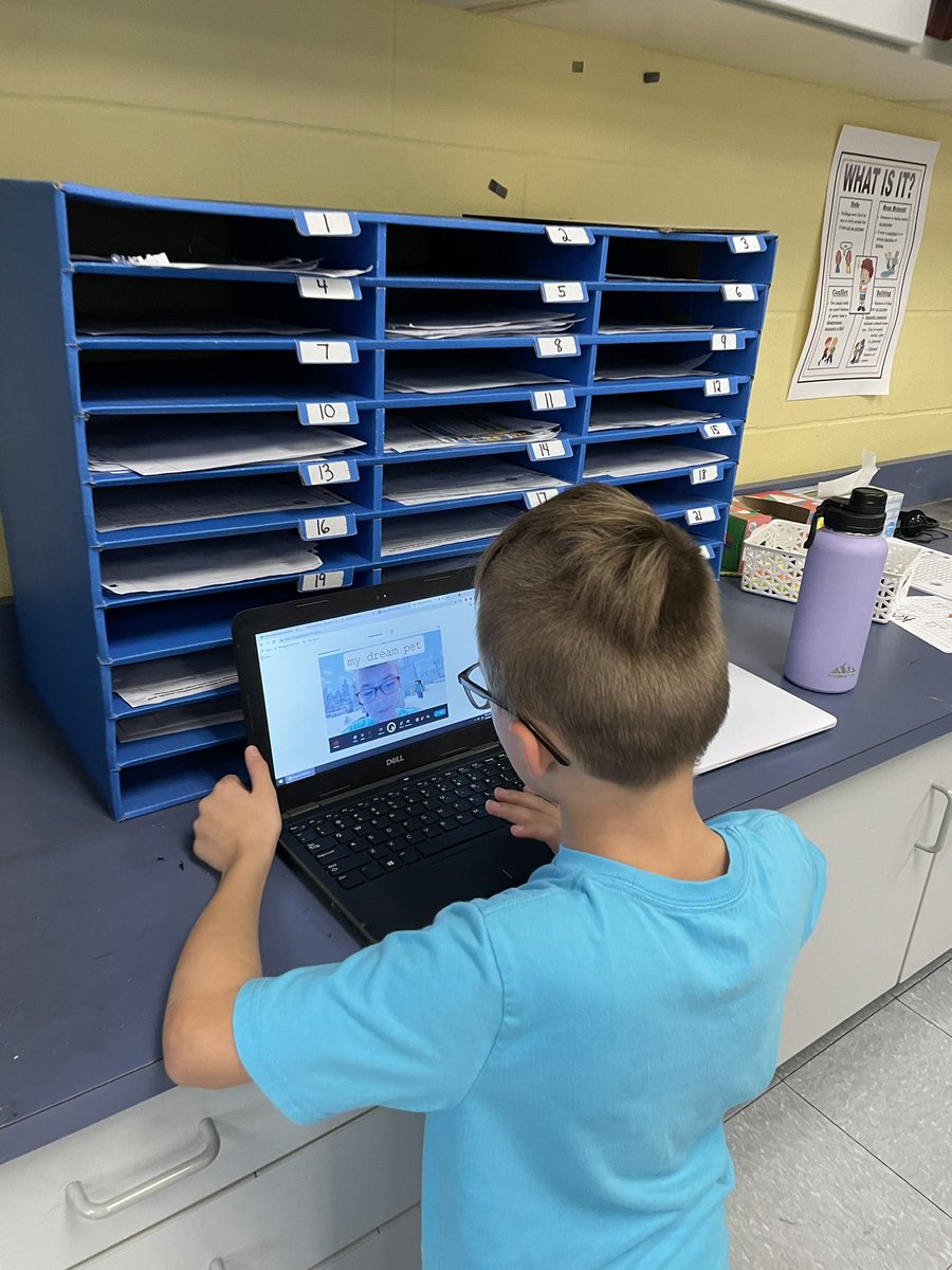 TechCoach513's tweet image. Another busy week @fcsdwest and @fcsdsouth! Kiddos creating with @Flipgrid, @googleearth, Google Jamboard and extending their learning with QR codes, @99mathgame, and Novel Effect. #edtech