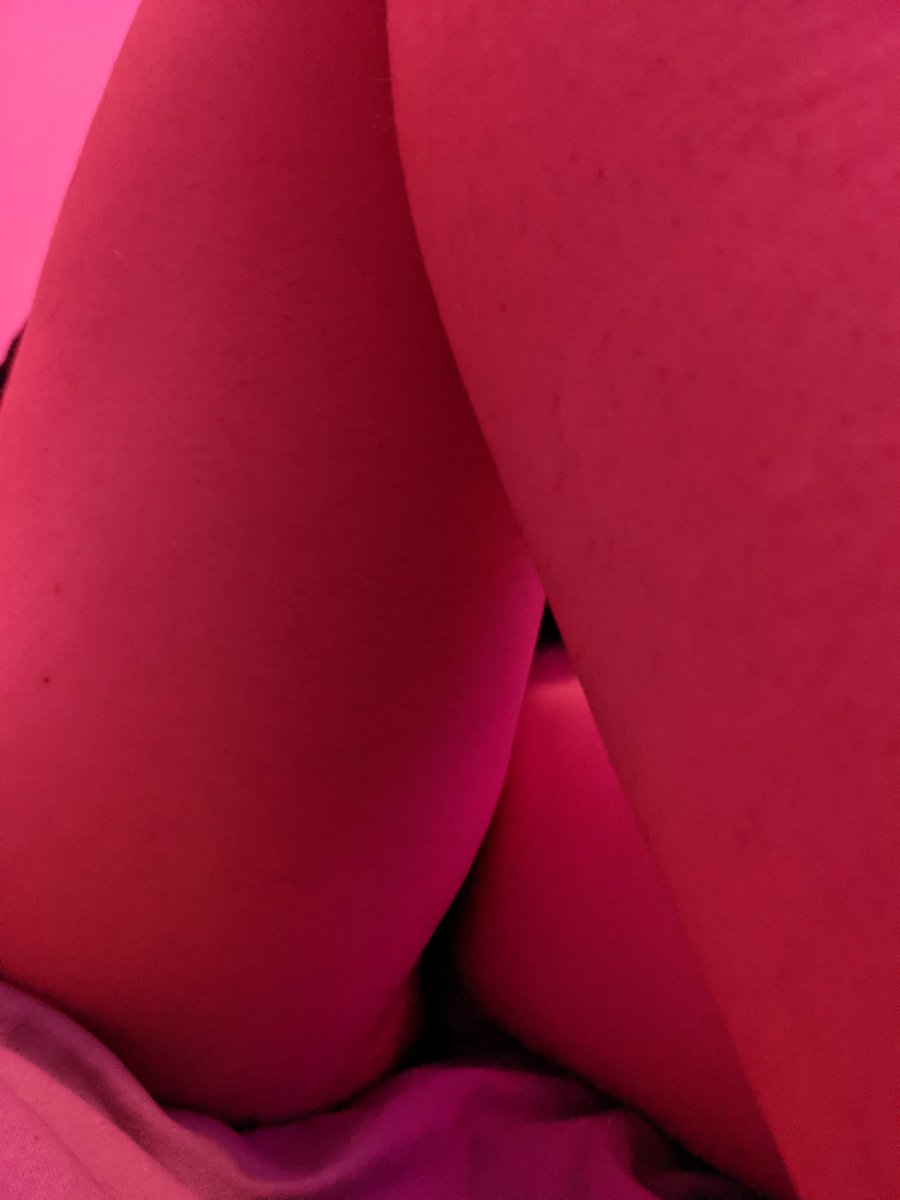 Ichigo__ho's tweet photo. Look for me under the covers 🍓 https://t.co/ruNB5Z1BJ1