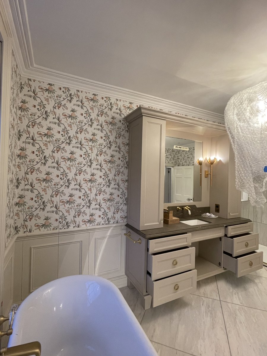 colourcraftsw's tweet image. Bathroom Decorations, Grace 2 Listed Home in Bath! #colourcraftdecorators #grade2listed #bath