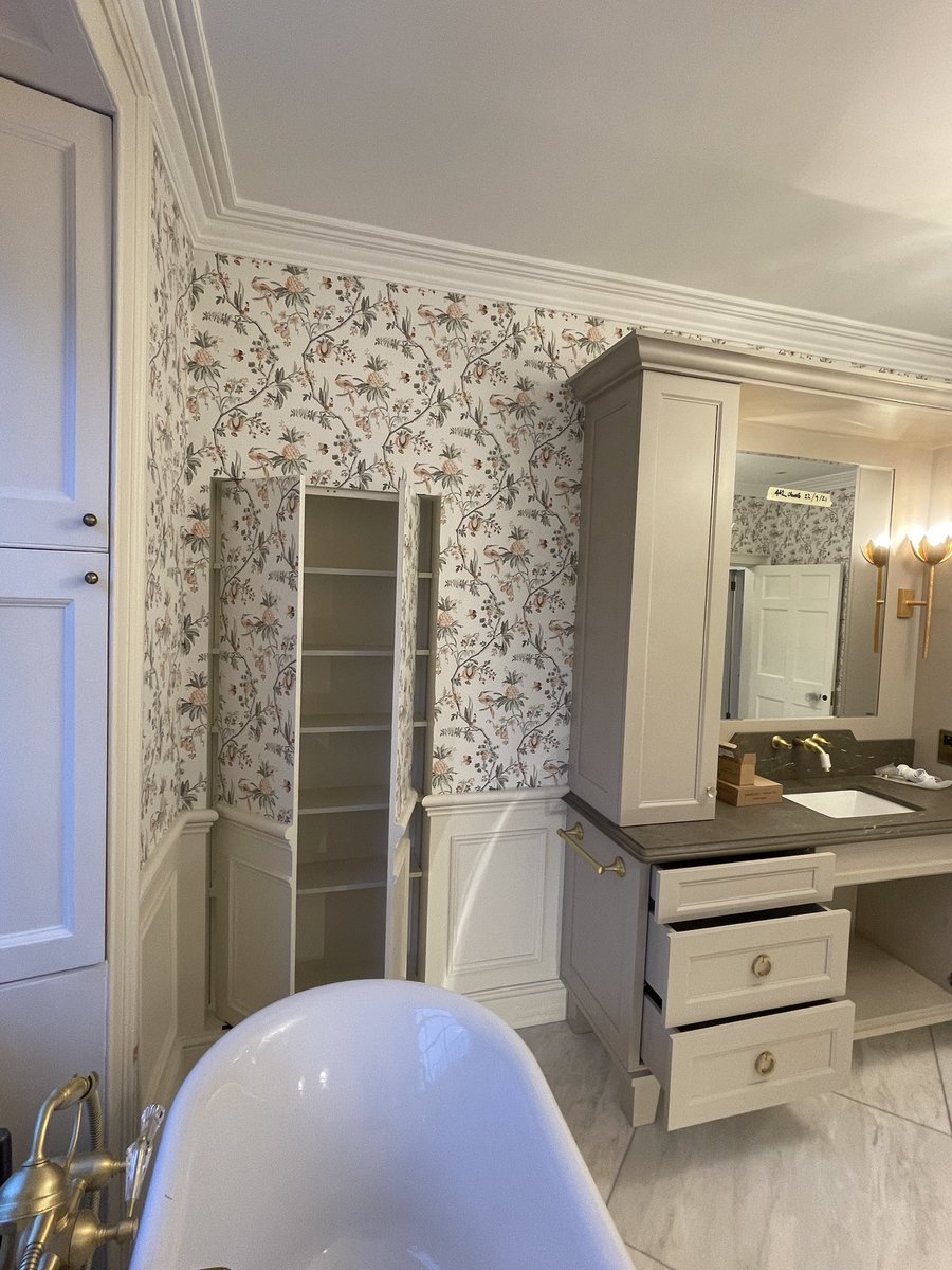 colourcraftsw's tweet image. Bathroom Decorations, Grace 2 Listed Home in Bath! #colourcraftdecorators #grade2listed #bath