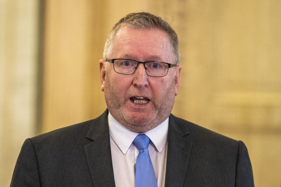 SuzyJourno's tweet photo. A riveting @LucidTalk poll for @beltel. Has the DUP dropped further? Is the Beattie bounce still strong? Has the SDLP finally eaten into SF support? Is Alliance on the up? Do unionists want their parties to take DFM role if Michelle O'Neill is FM? All revealed in Sat's paper. https://t.co/xzdQf7W36A