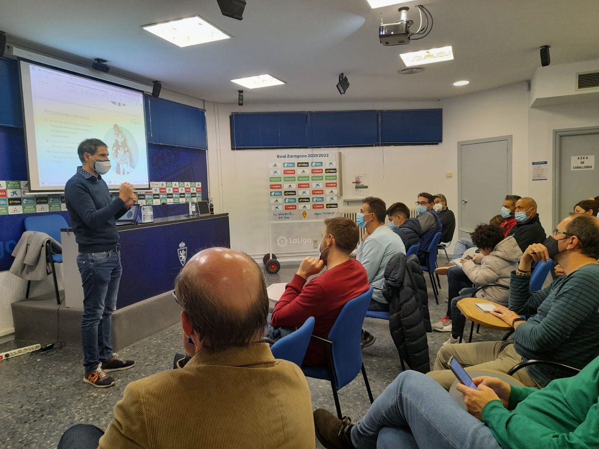 Esta tarde <a href="/GrupoPiquer/">¡Somos Piquer!</a> ha impartido una charla a padres de los jugadores del #RealZaragoza de categoría alevín.

📚➕⚽ Formación y deporte de la mano para una educación integral en valores. 😃