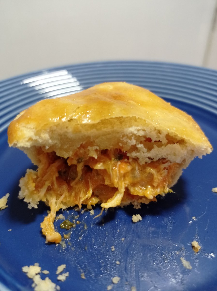 7empadas's tweet photo. @_emioo Super aprovada! Bem feita, bom acabamento e com certeza deve estar uma delícia! Em sua homenagem vamos também comer uma Empada! Servida? https://t.co/k2XezRyuTS