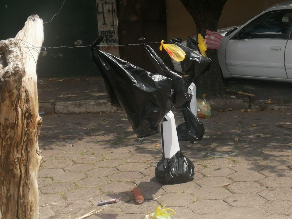 RiosDePie's tweet photo. A veces es difícil entender qué es la noviolencia, pero la realidad es que la sociedad civil boliviana YA la está practicando. 

¿Quieres aprender más de NoViolencia?
Escribínos al 78153631 y súmate! 

#NoViolencia
#RíosDePie
#Bolivia
#BoliviaProtesta https://t.co/10535nCyuY