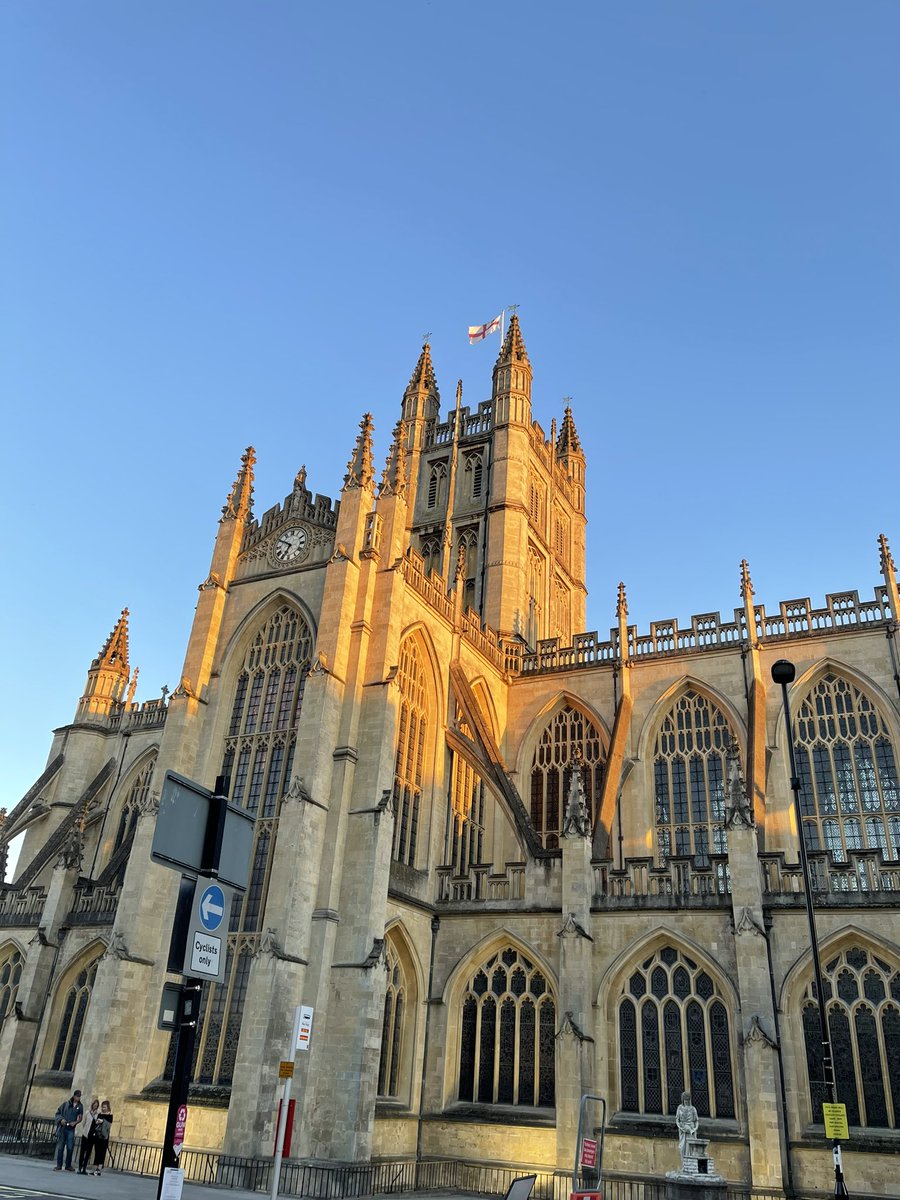 bath_tours's tweet photo. Just love the sun on Bath Abbey. Why not book our walking tour and then scales the heights with a Bath Abbey Tower tour. Both are great ways to see Bath. #bathabbey #inbath #bbguides #sulisguides https://t.co/dWbcVKfPUm