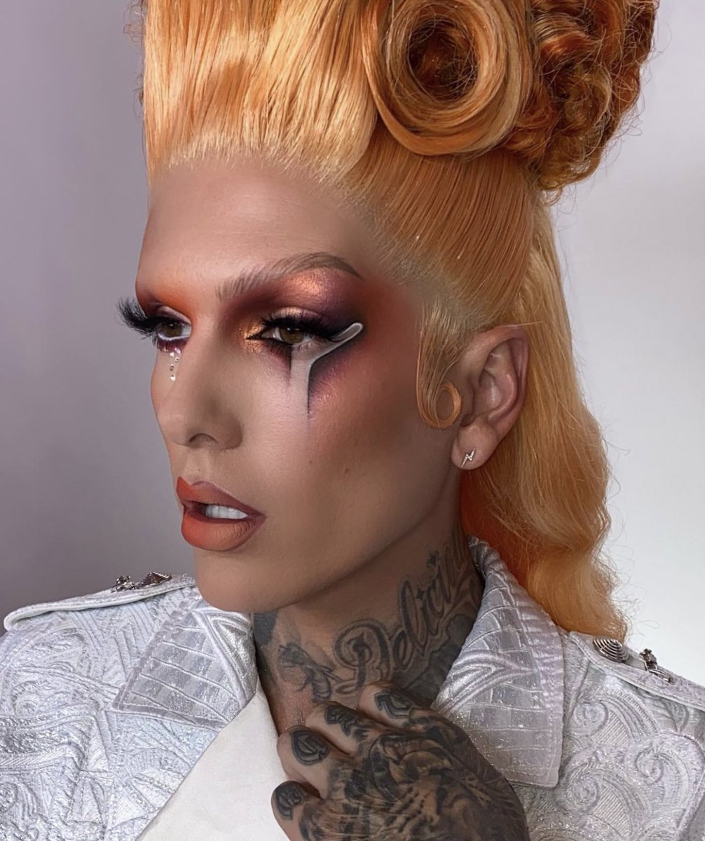 JeffreeStar's tweet photo. ALIEN GLAMOUR 🧡👽 https://t.co/4B4wLOaAC8