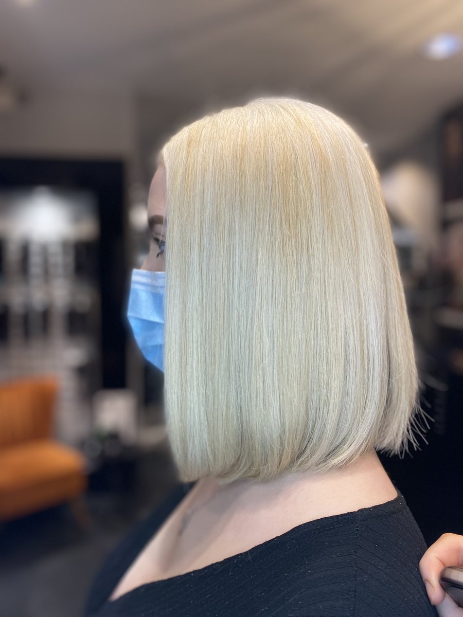 Beautiful blonde Bob cut and coloured by stylist and junior technician Gabrielle😍
.
.
.

<a href="/toniandguyworld/">TONI&GUY</a> #toniandguy #toniandguyworld #toniandguyuk #labelm #labelmuk #hair #hairdressing #salon #preston