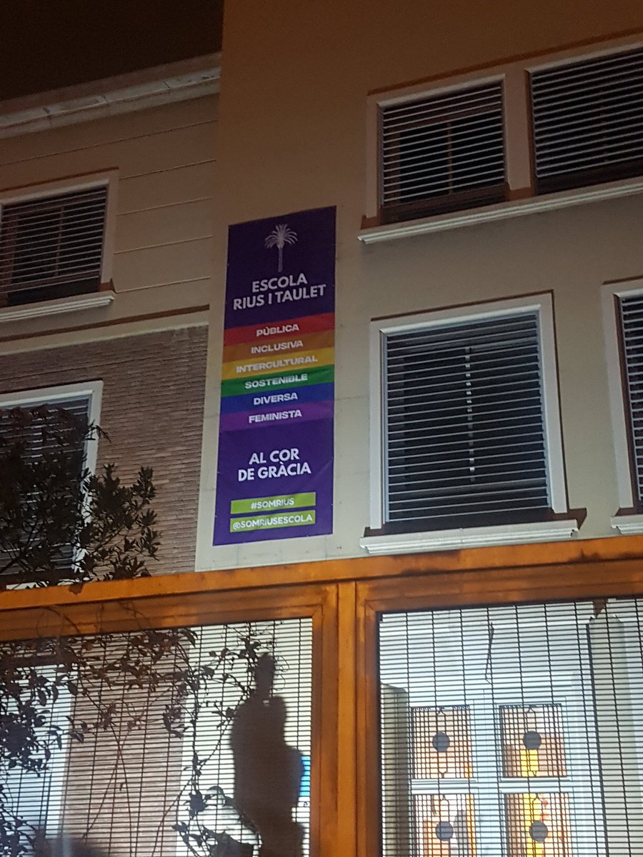 SomRiusEscola's tweet photo. Al #SomRius estrenem pancarta. Gràcies @AFASomRius pel disseny, gràcies @igualtat_edubcn pels aprenentatges, gràcies @BCNAntirumors per ajudar-nos a millorar i gràcies @consorciedubcn pels recursos i les noves mirades @CRP_Gracia @bcn_ajuntament @BCN_Ecologia @metgesdelmonCAT https://t.co/9YUAG1SQ0z