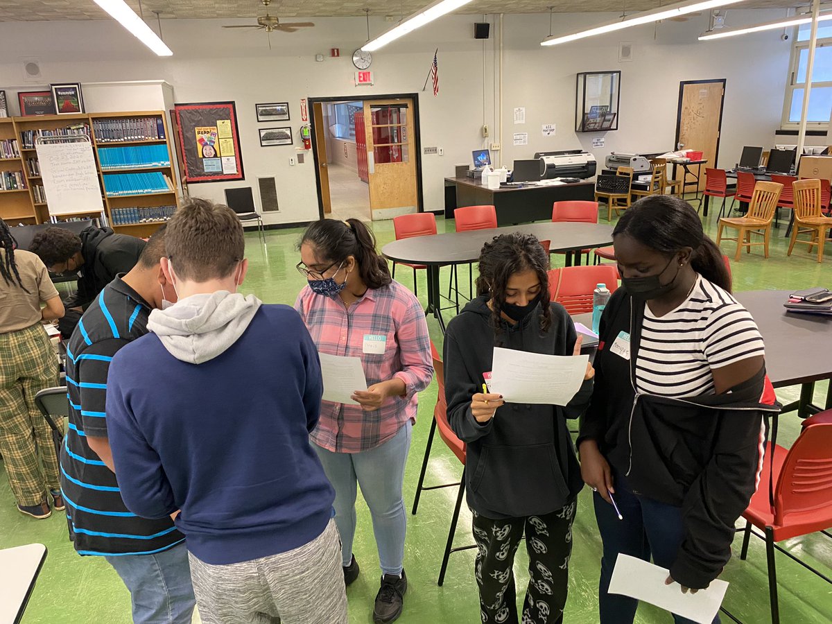 Zeitz_MSES1's tweet photo. Our students had such a fantastique week celebrating all things French! 🇫🇷 ⚜️The crème de la crème was a collaborative lesson with Fr1 &amp; Fr4!! Merci @WHS_MmeWilliams for co-facilitating such a unique experience!@aatf_nj @WHSPanko @VSoccodato https://t.co/GEqq1WhSfR