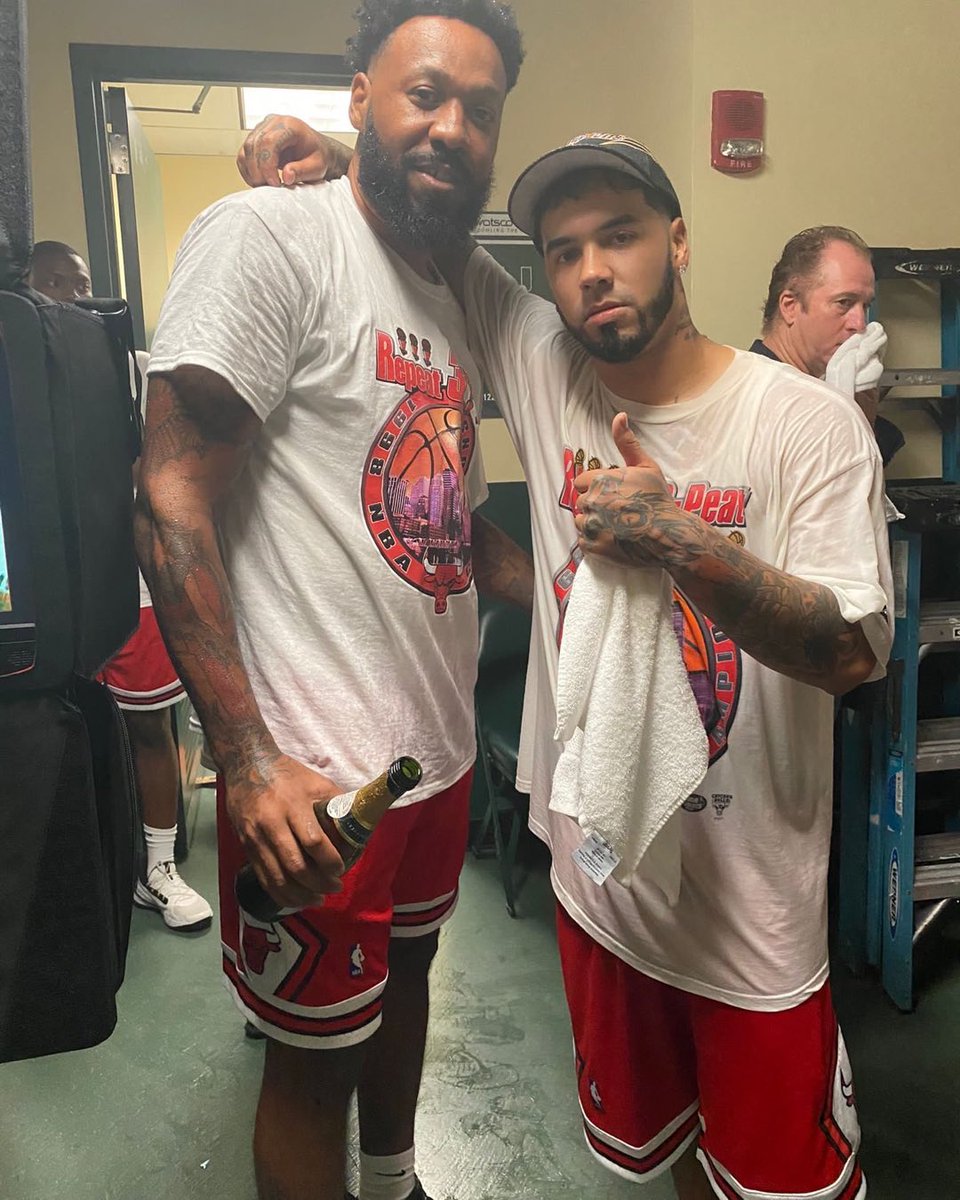 legendanuel's tweet photo. BTS 📸🏀✨ #Leyenda https://t.co/wijzbvvojj