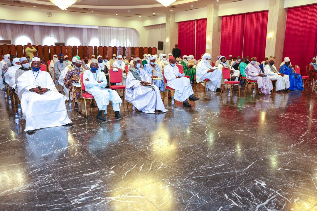 Le Président de la Transition, Chef de l’État, SE, le Col Assimi GOÏTA a reçu, vendredi, dans la salle des banquets de Koulouba, les autorités traditionnelles, coutumières et religieuses du Mali. À l’ordre du jour : les défis et enjeux socio-politiques auxquels fait face le Mali.