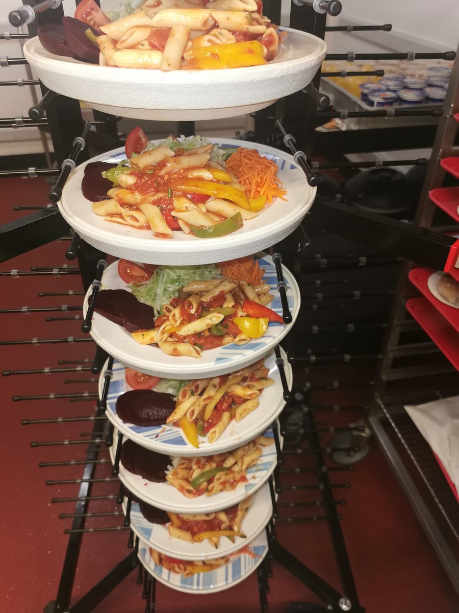 A big thank you to Paul Page and our #teamKGH Catering team for walking me around our fantastic service. I wonder how people know the team cook 500 fresh meals every day for our patients. Fresh ingredients delivered every morning and then served at lunchtime 👏👏👏