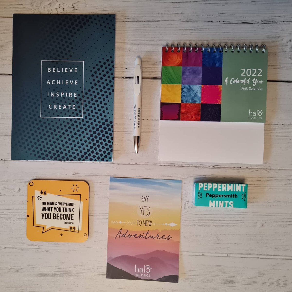 haloholistics's tweet image. Brighten up your desk and day!

The DESK BUDDY BOX is an ideal gift for Christmas, Birthdays or for a work colleague or employee.

Personalised gift message included.

- Choice of Pen Colour
- Choice of Notebook Design
- Choice of Postcard Design

etsy.com/uk/listing/110…
