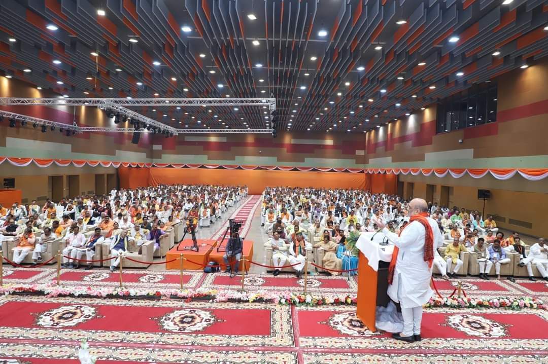 Anitatripathii's tweet photo. आज हम सब कार्यकर्ताओं के मार्गदर्शक, यशस्वी केंद्रीय गृहमंत्री मा० अमित शाह जी ने उत्तर प्रदेश सभी 403 विधानसभाओं के प्रभारियों को आगामी चुनाव हेतु बहुमूल्य ��ार्गदर्शन प्रदान किया।।।। https://t.co/NGU6KBgmn2