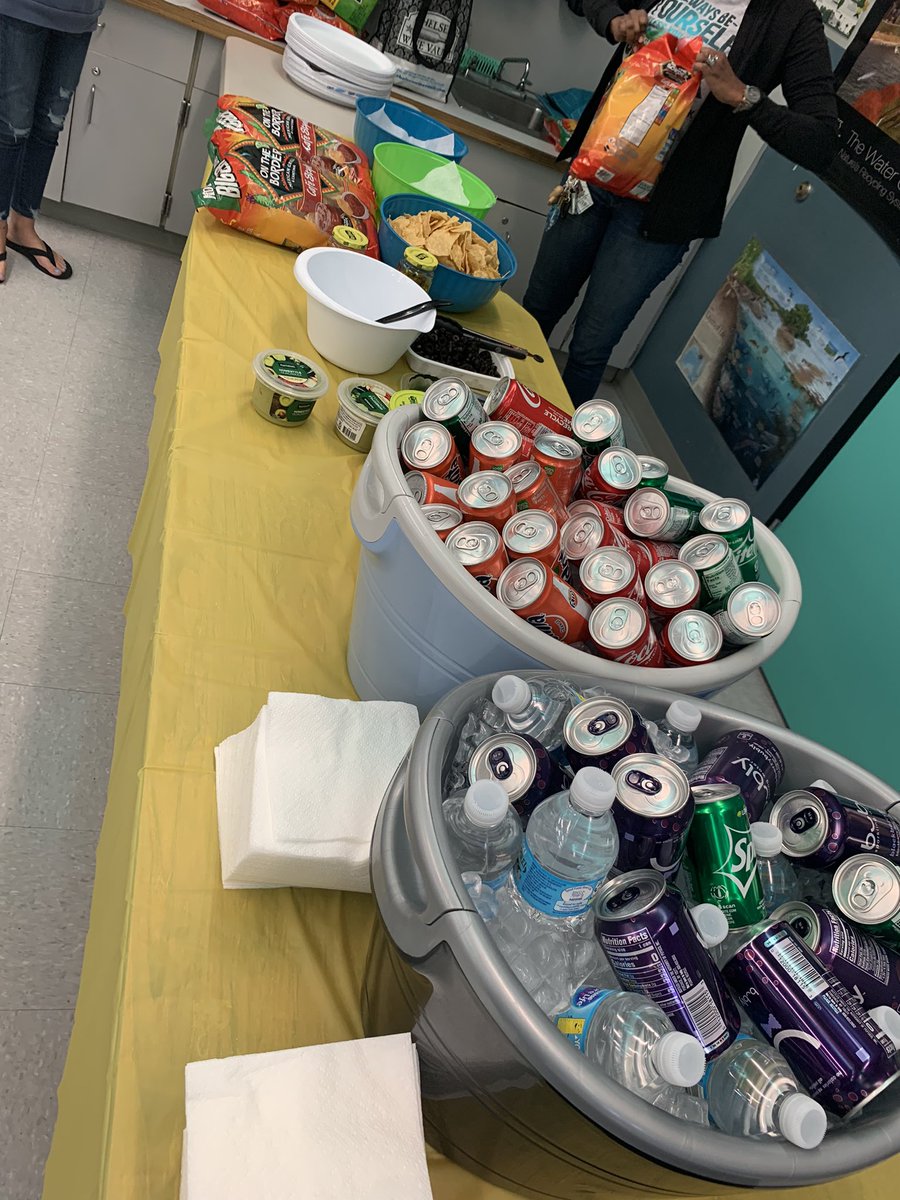 Another great lunch with a scientist!! Learning about turtle rehabilitation and eating tacos is my kind of lunch!! 🐢🌮 #turtlesandtacos Thank you Marine Science Center for the awesome presentation!