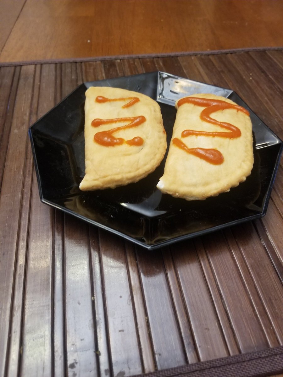 MrJohnGarlow's tweet image. My lunch of the day #pizzapockets