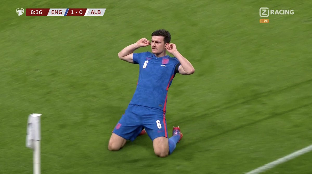 Roy Keane: 🗣️ "He thinks he's shutting the critics up. But I think It's embarrassing. He's been a disgrace the last couple months for Man Utd. He thinks if he scores there, he's going to shut his critics up. Embarrassing."