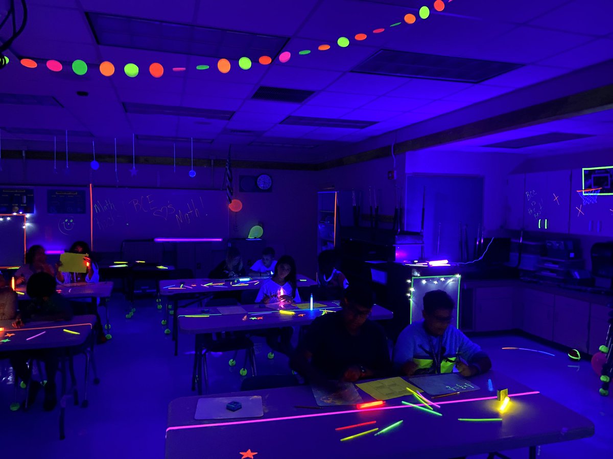 mrs_runyon's tweet photo. Today I am thankful for my amazing teammate @lloydan who set up a Math Glow Room for her class and generously let us have a turn! Love our @BCEBobcat family! https://t.co/abKYZbI5Kc