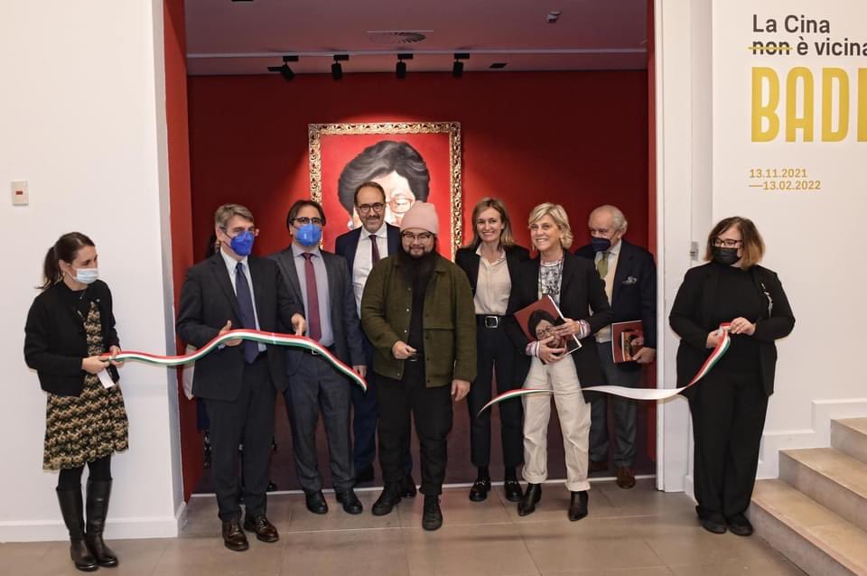 LauCastelletti's tweet photo. Inaugurata oggi a #Brescia la mostra di @badiucao #museosantagiulia #lacinaénonévicina @ComuneBs @BresciaMusei @aiweiwei_art https://t.co/3fzxzP8HsW