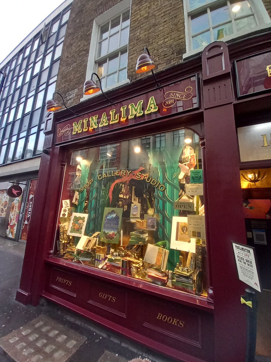 KorkeysFanClub's tweet photo. A trip to London had to include a visit to @minalima after hearing about it in the #normalnotnormal podcast 
@James_Phelps @OliverPhelps 
#jamesphelps #oliverphelps https://t.co/b4iJA62B0Y