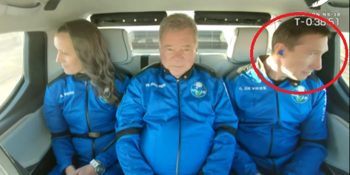 MediasetTgcom24's tweet photo. Morto in un incidente aereo l'imprenditore andato nello spazio con Blue Origin  #GlendeVries https://t.co/S6lhsAhtNX https://t.co/DX4w8V2cmH