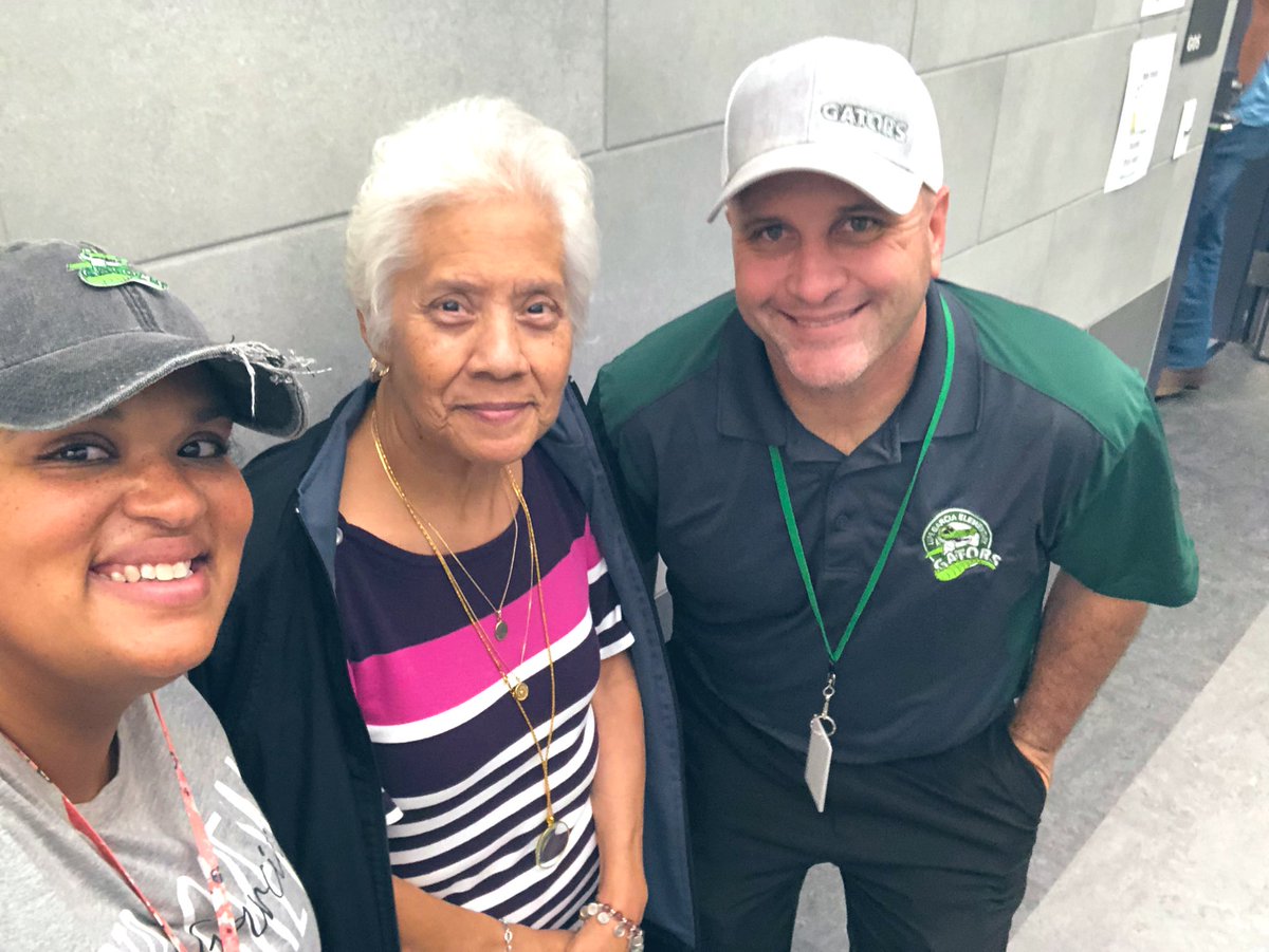 We are always blessed to have Mrs. Lupe Garcia join us for our events at the school! 💚🐊