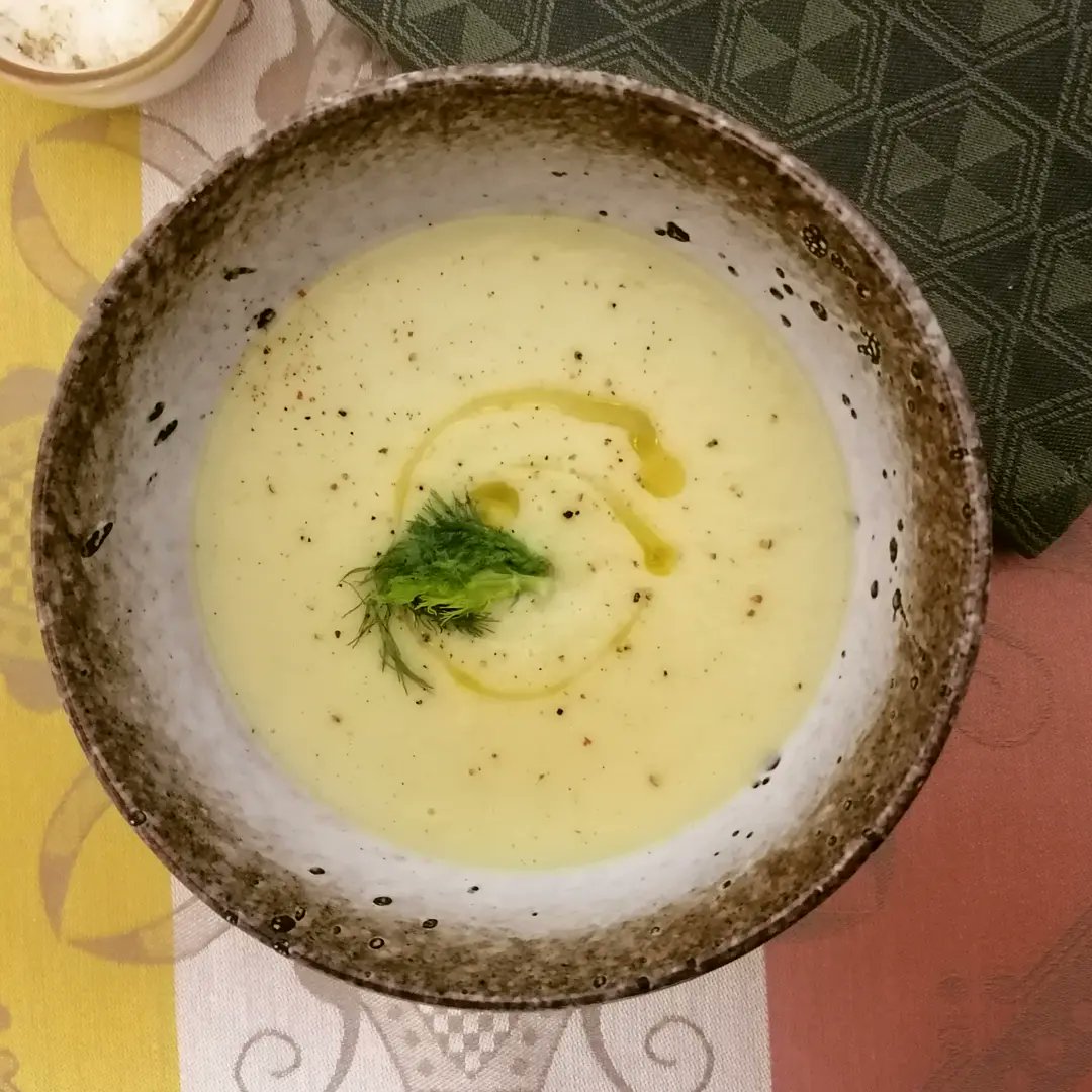 dianabuso's tweet photo. CREMA DI FINOCCHI
Delicata e deliziosa.
L'orto quest'anno ci sta regalando un sacco di finocchi e dopo una veloce ricerca in #cookidoo ho scelto questa crema, pronta in soli 20 minuti, perfetta per la mia cena!

#ipiattididiana
#confortfood
#BimbyCommunityStar
#cucinoconbimby https://t.co/NZvhaSdFX8