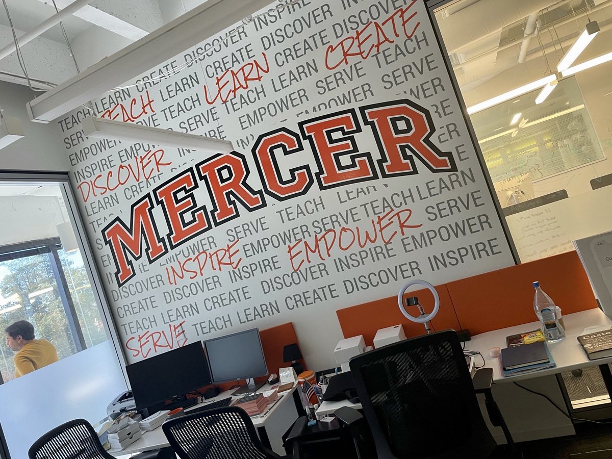 MercerBusiness's tweet photo. Fridays in the global business hub of Atlanta 🌎📈. Grad students and faculty and staff visited the @ATLTechVillage today. Among the top 5 largest tech hubs in the nation, ATV is home to over 300 tech startups. Thank you for hosting Mercer today! https://t.co/lnl7zXikKR