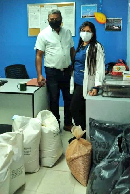 PedroDuarteCh's tweet photo. Cumplimos el compromiso asumido con los 60 pacientes renales de la Diálisis Care de Vzla y se entregó material filtrante que consistió en 4 sacos de Carbón Activado, 4 sacos de Resina Catiónica y un saco de Grava. 

#EnsayoMásGrandeDelMundo 
@NicolasMaduro 
@OmarPrietoGob https://t.co/c7KuPOXOoy