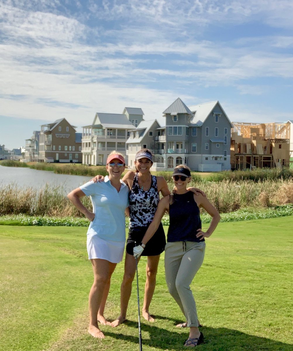 akpru's tweet photo. Name something more glorious than barefooted golf in November…I’ll wait. https://t.co/XJVwdm00px